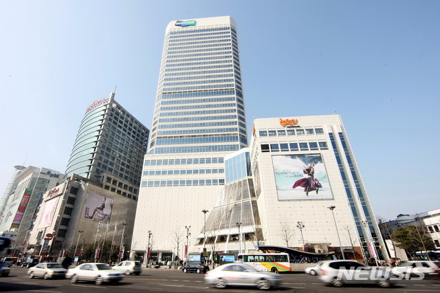 두산, 현대백화점면세점과 두타면세점 매장 임대 협약 체결