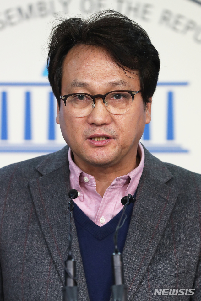 【서울=뉴시스】김병문 수습기자 = 더불어민주당 안민석 의원. 2018.12.12. dadazon@newsis.com