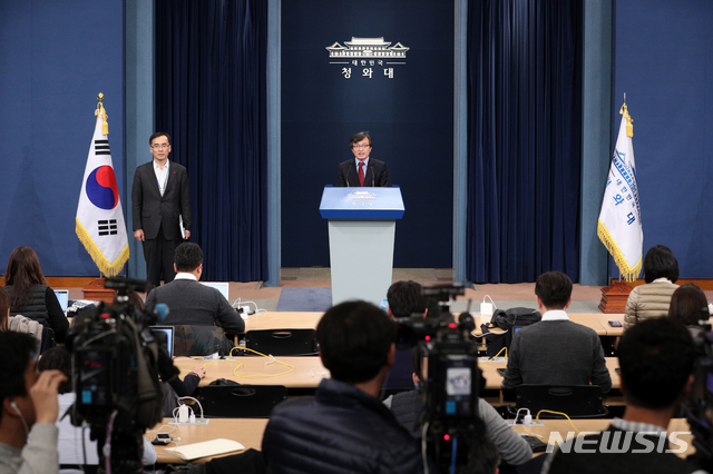 【서울=뉴시스】박진희 기자 = 김의겸 청와대 대변인. 2018.12.15. pak7130@newsis.com