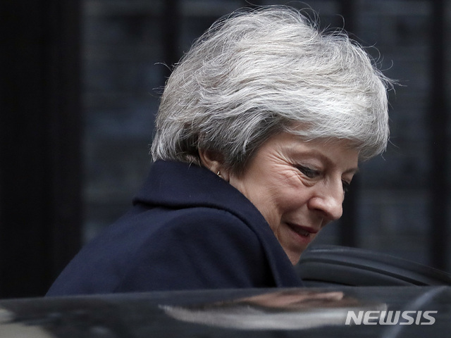 Britain's Prime Minister Theresa May leaves 10 Downing Street to attend the weekly Prime Ministers' Questions session, at parliament in London, Wednesday, Dec. 12, 2018. May has confirmed there will be a vote of confidence in her leadership of the Conservative Party, in Parliament Wednesday evening, with the result expected to be announced soon after.(AP Photo/Frank Augstein)