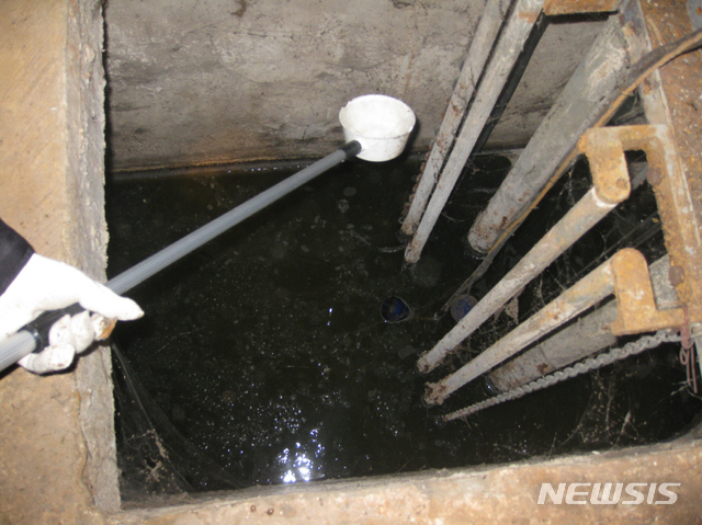 【서울=뉴시스】서울 영등포구는 여름철 기승하는 모기 발생을 예방하기 위해 동절기 집중 방제에 나섰다고 14일 밝혔다. 2018.12.14. (사진=영등포구 제공)