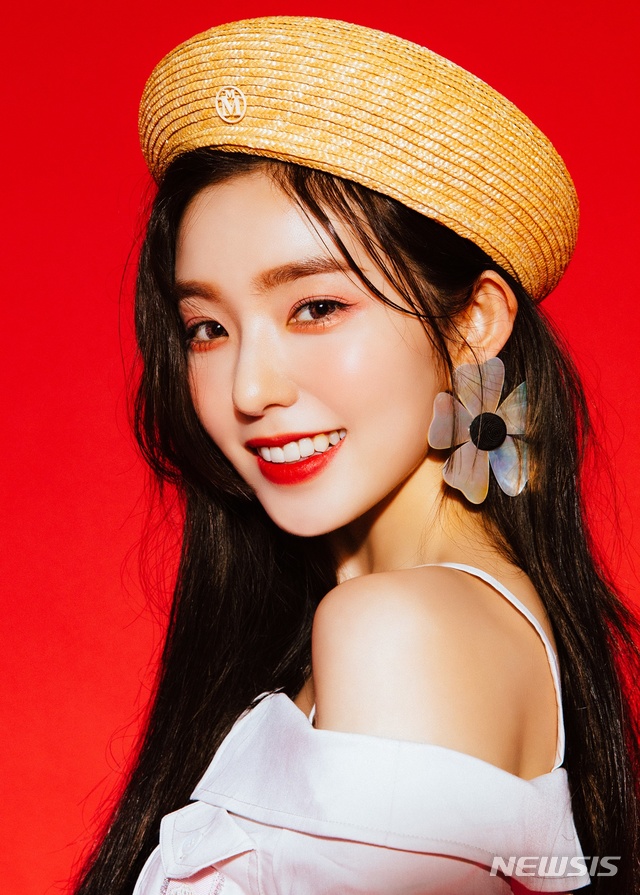 【서울=뉴시스】하이트진로 소주 참이슬 브랜드 모델로 발탁된 레드벨벳 아이린. 2018.12.14(사진=하이트진로 제공) photo@newsis.com