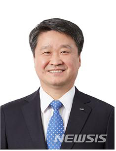 【서울=뉴시스】문재인 대통령이 14일 차관급 16명 인사를 단행하고 중소벤처기업부 차관에 김학도 한국산업기술진흥원 원장을 내정했다. 2018.12.14. (사진=청와대 제공) photo@newsis.com