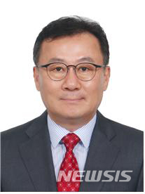 【서울=뉴시스】문재인 대통령이 14일 차관급 16명 인사를 단행하고 인사혁신처장에 황서종 소청심사위원회 상임위원을 내정했다. 2018.12.14. (사진=청와대 제공) photo@newsis.com