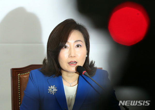 【서울=뉴시스】박영태 기자 = 전주혜 자유한국당 조직강화특별위원회 위원이 14일 오전 서울 영등포구 여의도 국회에서 조직강화특별위원회 경과 설명을 하고 있다. 2018.12.14.since1999@newsis.com