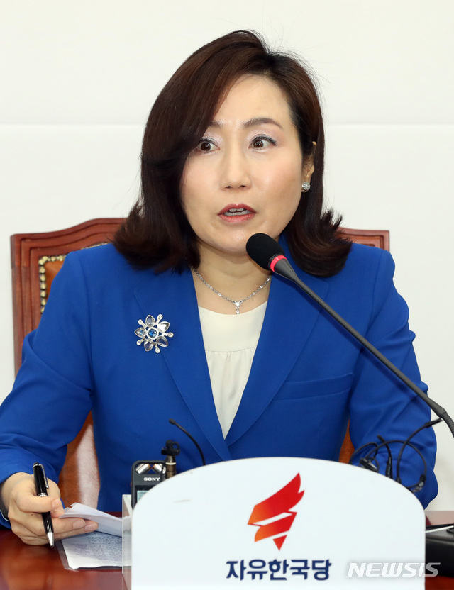 【서울=뉴시스】박영태 기자 = 전주혜 자유한국당 조직강화특별위원회 위원이 14일 오전 서울 영등포구 여의도 국회에서 조직강화특별위원회 경과 설명을 하고 있다. 2018.12.14.since1999@newsis.com