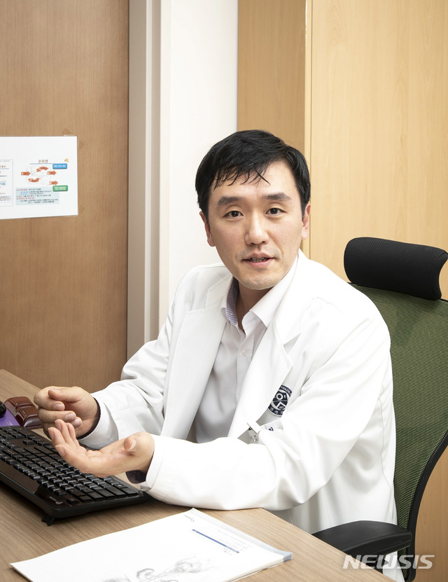 【서울=뉴시스】연세의대 신촌세브란스병원 비뇨의학과 함원식 교수가 지난 14일 뉴시스와 인터뷰를 하고 있다. 2018.12.15.(사진= 뉴시스DB)photo@newsis.com