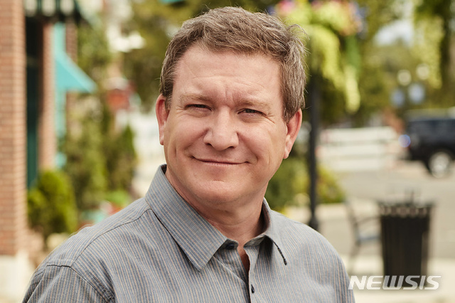 【서울=AP/뉴시스】헐리우드 영화 제작자이자 배우로 알려진 스토니 웨스트모얼랜드가 16일 (현지시간) 13세 소년과 성매매 혐의로 유타 주 솔트레이크시티 경찰에 체포된 뒤, 디즈니 채널의 드라마 ‘앤디 맥’에서 16일 (현지시간) 중도 하차하게 됐다. <사진출처: 디즈니 채널 제공> 2018.12.17. 