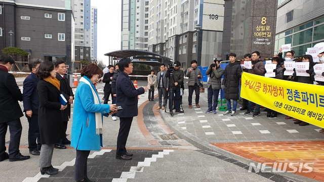 【진주=뉴시스】정경규 기자 = 경남 진주시의회 경제도시위원회 의원들이 17일 진주시 정촌면 대경파미르 현장을 방문했다.