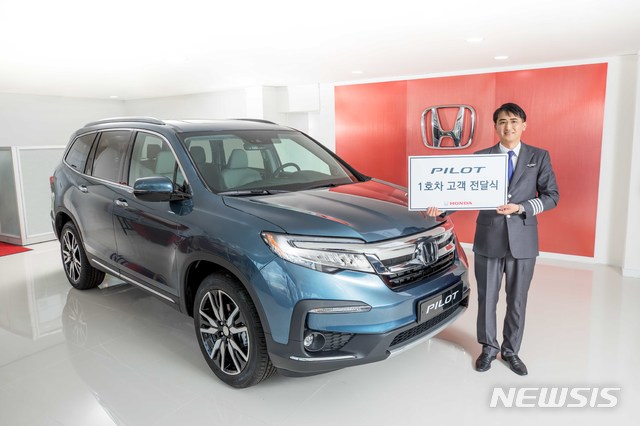 [수입車단신]벤츠, 크리스마스·연말 기념 브랜드 고객 행사 外