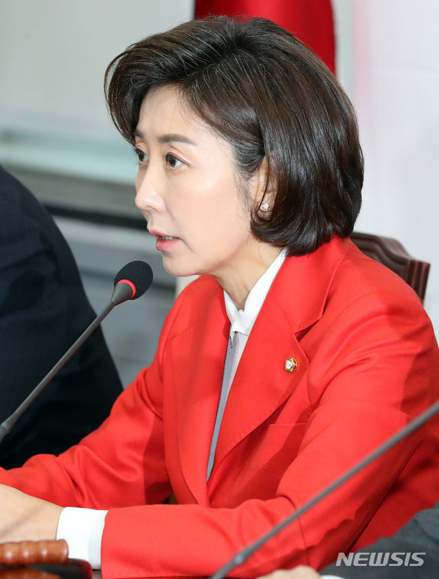 【서울=뉴시스】박영태 기자 = 17일 오전 서울 영등포구 여의도 국회에서 열린 자유한국당 비상대책위원회의에서 나경원 원내대표가 발언하고 있다. 2018.12.17.since1999@newsis.com