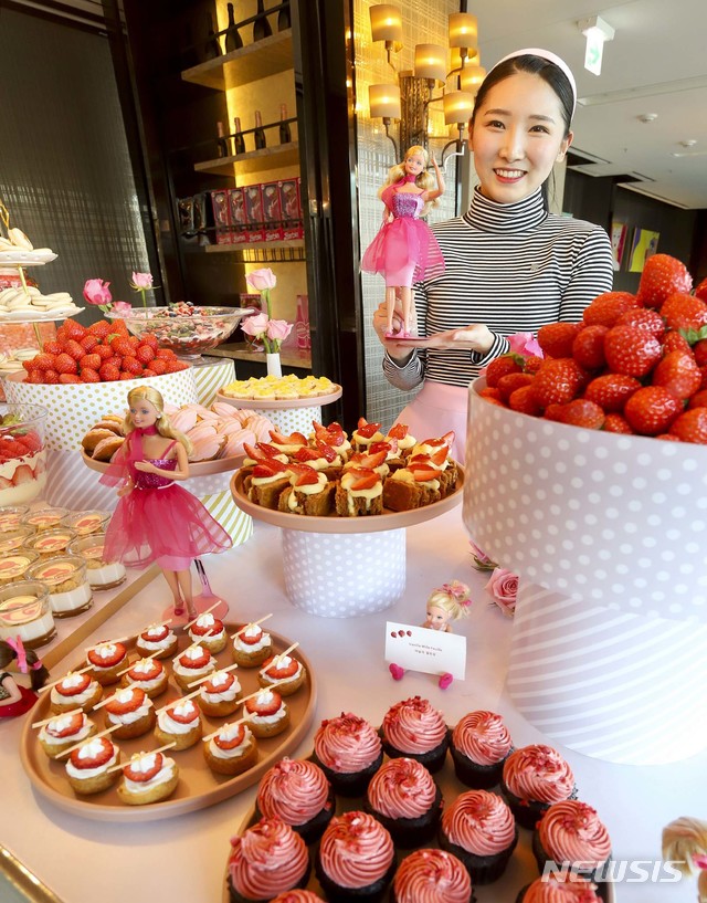 【서울=뉴시스】JW 메리어트 동대문 ‘살롱 드 딸기’