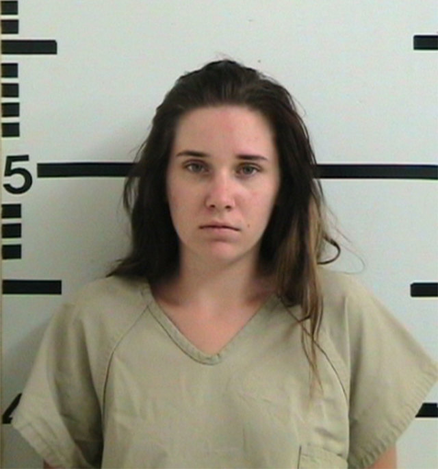 【서울=뉴시스】 미 텍사스 주 법원은 친구들과 밤새 파티를 즐기기 위해 이제 1, 2살 된 두 딸을 차에 두고 숨지게 한 21세 여성에게 40년 형을 선고했다. 워싱턴포스트(WP)는 17일 (현지시간) 당시 19세였던 어맨다 호킨스가 파티가 끝난 다음날 오후 상태가 심각했던 두 아이를 데리고 간 병원에서 의료진에게 두 딸이 강가에서 꽃 냄새를 맡고 쓰러졌다고 거짓말을 했다고 전했다. <사진출처: 텍사스 주 커 카운티 지방법원> 2018.12.18.