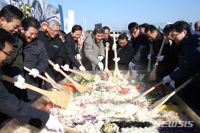 【보령=뉴시스】 지난해 보령 ‘천북 굴’ 축제 장면. (사진=보령시청 제공)