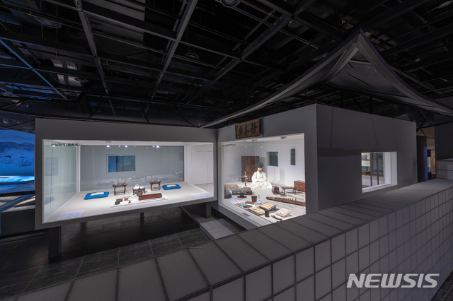 의관정제하는 선비가 있는 사랑 방