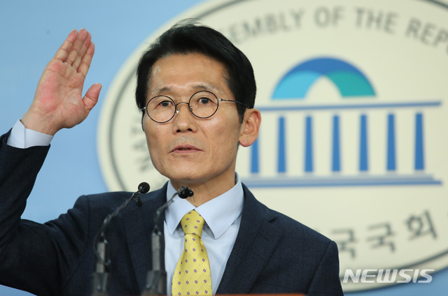 【서울=뉴시스】이윤청 수습기자 = 정의당 윤소하 원내대표. 2018.12.19.&nbsp; radiohead@newsis.com