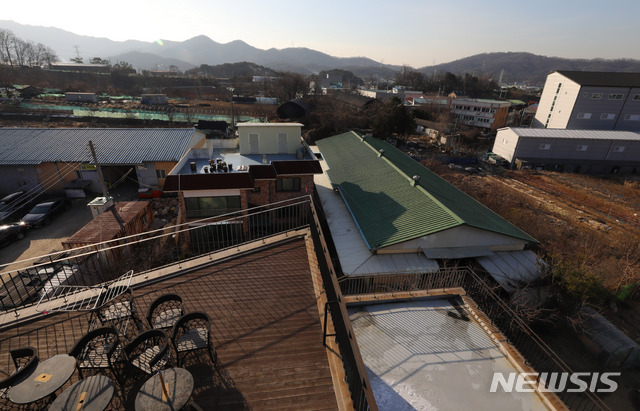 【하남=뉴시스】배훈식 기자 = 국토교통부가 19일 '2차 수도권 주택공급 계획 및 수도권 광역교통망 개선방안'을 발표하며 3기 신도시 예정지로 남양주 왕숙과 하남 교산, 과천, 인천 계양 등 4곳을 확정했다. 사진은 이날 오후 경기 하남시 교산동 신도시 예정부지. 2018.12.19. dahora83@newsis.com