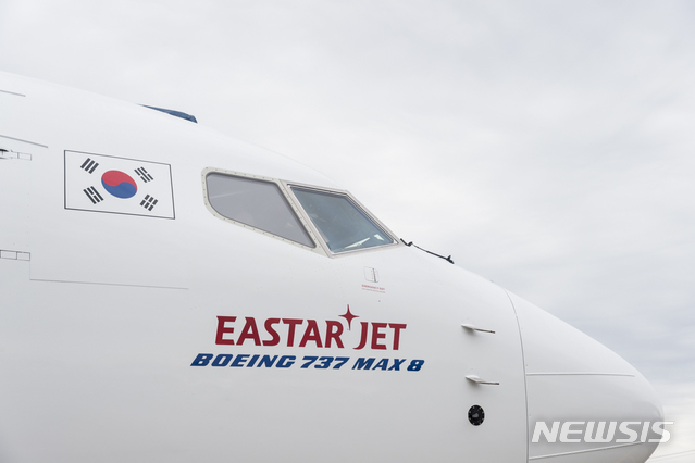 【서울=뉴시스】이스타항공은 미국 시애틀에 위치한 보잉 딜리버리센터에서 B 737 맥스 8 기종(HL8340)이 한국으로 들어온다고 20일 밝혔다.2018.12.20. (사진=이스타항공 제공)