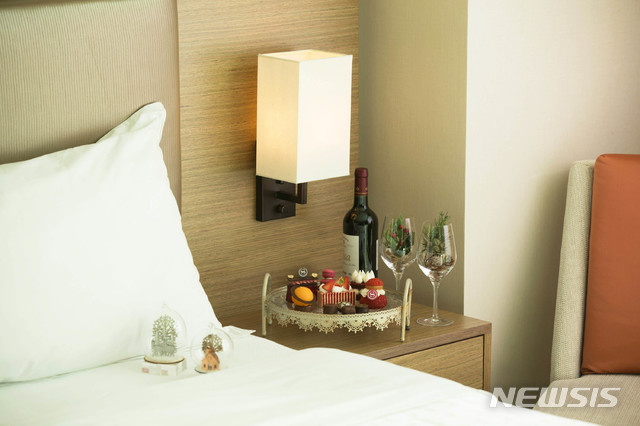 쉐라톤 서울 디큐브시티 '테이스트 오브 크리스마스 패키지' 