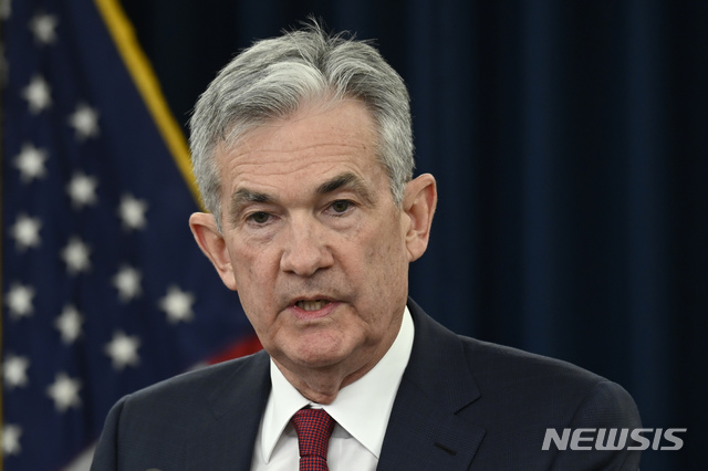 【워싱턴=AP/뉴시스】 제롬 파월 미 연방준비제도(연준·Fed) 의장이 19일(현지시간) 연방시장공개위원회(FOMC) 직후 기자회견을 하고 있다. 연준은 이번 회의에서 연방기금금리를 2.00~2.25%에서 2.25~2.50%로 0.25%포인트 인상했다.2018.12.20&nbsp; 