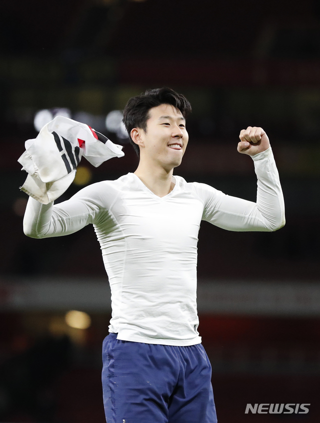 손흥민, 골-환호-알리-웃통-태극기