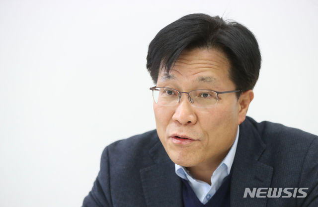 【서울=뉴시스】조수정 기자 = 문화체육관광부 김장호 관광정책과장이 20일 오후 서울 서계동 문화체육관광부 서울사무소에서 뉴시스와 인터뷰 하고 있다. chocrystal@newsis.com