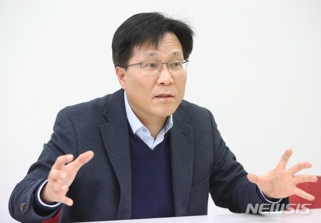 【서울=뉴시스】조수정 기자 = 문화체육관광부 김장호 관광정책과장이 20일 오후 서울 서계동 문화체육관광부 서울사무소에서 뉴시스와 인터뷰 하고 있다. chocrystal@newsis.com