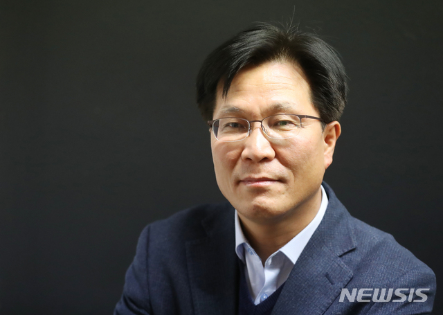 【서울=뉴시스】조수정 기자 = 문화체육관광부 김장호 관광정책과장이 20일 오후 서울 서계동 문화체육관광부 서울사무소에서 뉴시스와 인터뷰 하고 있다. chocrystal@newsis.com