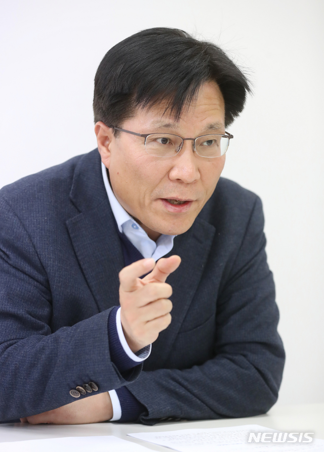 【서울=뉴시스】조수정 기자 = 문화체육관광부 김장호 관광정책과장이 20일 오후 서울 서계동 문화체육관광부 서울사무소에서 뉴시스와 인터뷰 하고 있다. chocrystal@newsis.com