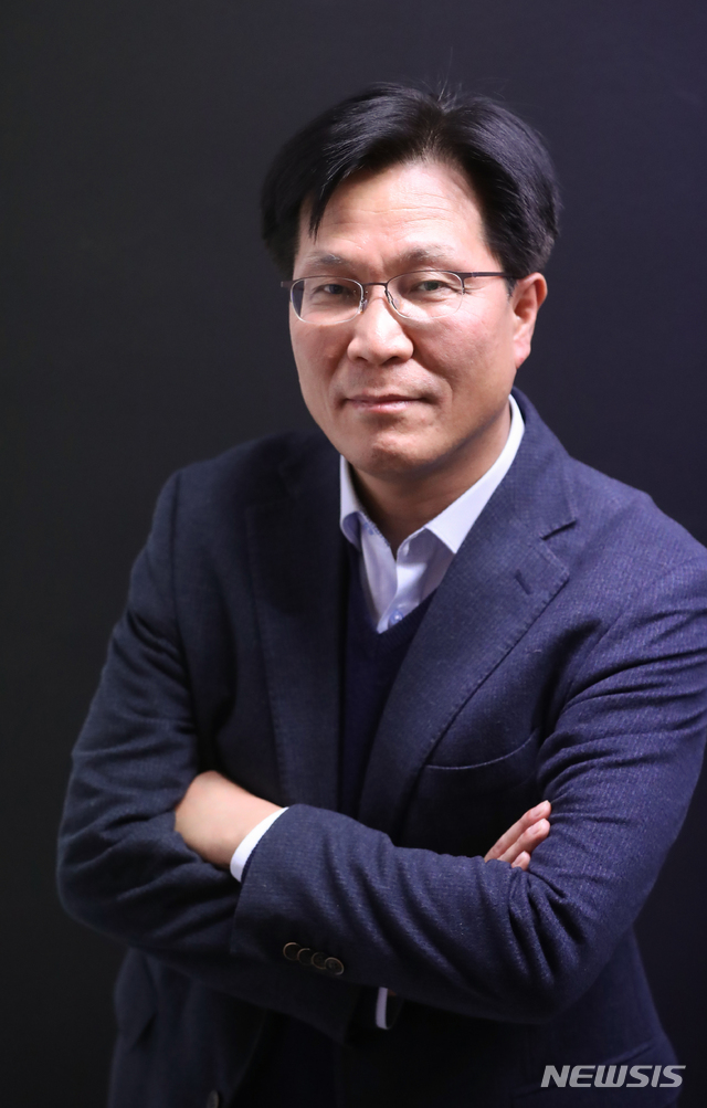【서울=뉴시스】조수정 기자 = 문화체육관광부 김장호 관광정책과장이 20일 오후 서울 서계동 문화체육관광부 서울사무소에서 뉴시스와 인터뷰 하고 있다. chocrystal@newsis.com