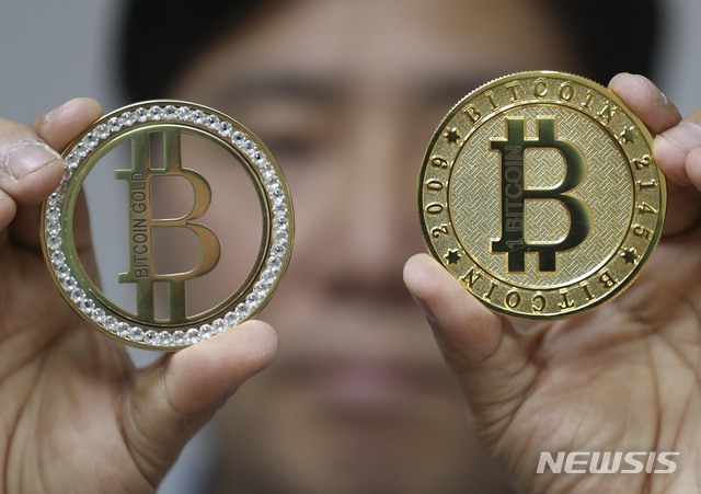 【서울=뉴시스】 세계 최대 암호화폐 비트코인 가격이 가파르게 상승하고 있다. 코인데스크(CoinDesk)에 따르면 비트코인은 2일 오전 10시 현재(미 동부시간) 전날 대비 15% 이상 오른 4800달러(약545만8000원)에 육박했다. 2019.04.02