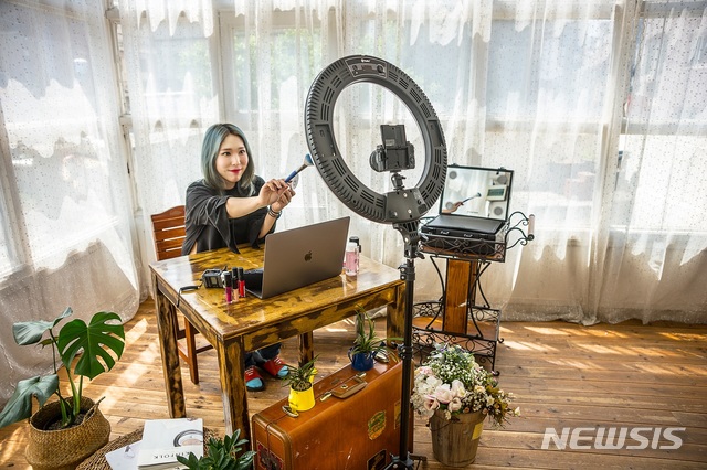 [서울=뉴시스] 국세청이 지난해 유튜버 21명을 세무조사 해 총 89억원 징수한 것으로 나타났다. 한 명당 4억2000만원의 세액이 부과된 셈이다. 2025.07.14 (사진=티몬 제공)