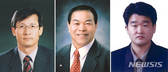 【전주=뉴시스】김민수 기자 =왼쪽부터 제15회 전북경제대상 대상 수상자로 선정된 김영보 아데카코리아(주) 대표와 본상 수상자인 김영구 (유)지성주택건설 회장, 박종면 CJ제일제당(주)남원공장장. photo@newsis.com