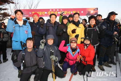【서울=뉴시스】박겸수 강북구청장이 올해 1월1일 해맞이 행사에 참석한 모습. 2018.12.27. (사진=강북구 제공)
