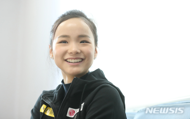 【서울=뉴시스】조수정 기자 = 피겨스케이팅 임은수 선수가 26일 오후 서울 태릉선수촌 빙상장에서 뉴시스와 인터뷰 하고 있다. 임은수는 12월 열린 2018 KB금융 전국 남녀 피겨스케이팅 회장배 랭킹 대회 겸 2019 피겨 국가대표 1차 선발전 여자 싱글부문 종합 1위를 차지했다. chocrystal@newsis.com