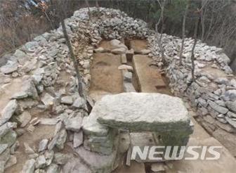  【부산=뉴시스】허상천 기자 = 부산시 시립박물관은 금정산성 발굴조사 보고서를 발간하고 복원된 4개 망루는 원래 산성 운영에 필요한 돈대(墩臺)나 무기고 등 창고일 가능성이 높은 것으로 추정된다고 31일 밝혔다. 2018.12.31. (사진 = 시립박물관 제공) photo@newsis.com