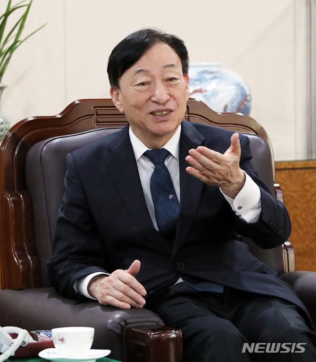 【대전=뉴시스】 설동호 대전시교육감이 뉴시스와 인터뷰에서 올 한해 중점 추진 계획 등을 설명하고 있다.(사진=대전시교육청 제공)