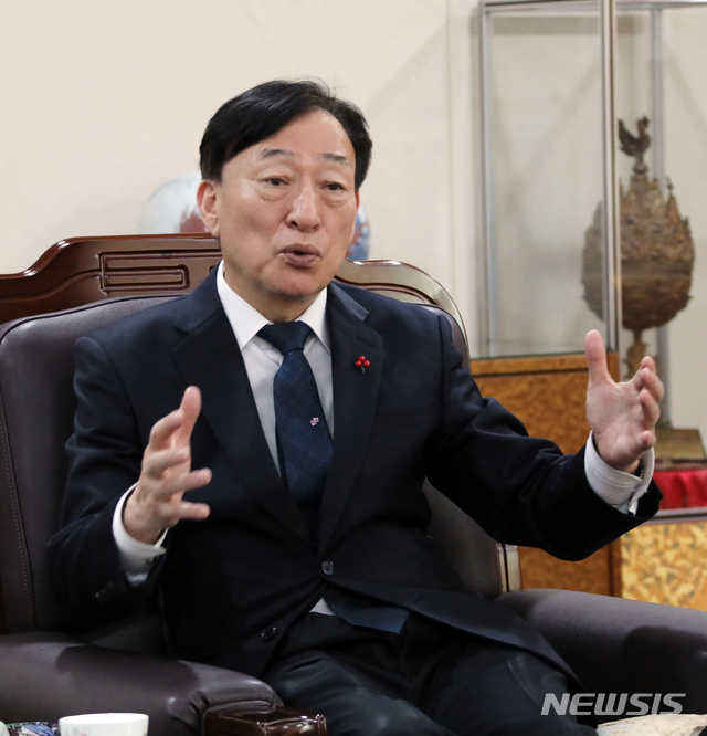 【대전=뉴시스】 설동호 대전시교육감이 뉴시스와 인터뷰에서 올 한해 중점 추진 계획 등을 설명하고 있다.(사진=대전시교육청 제공)