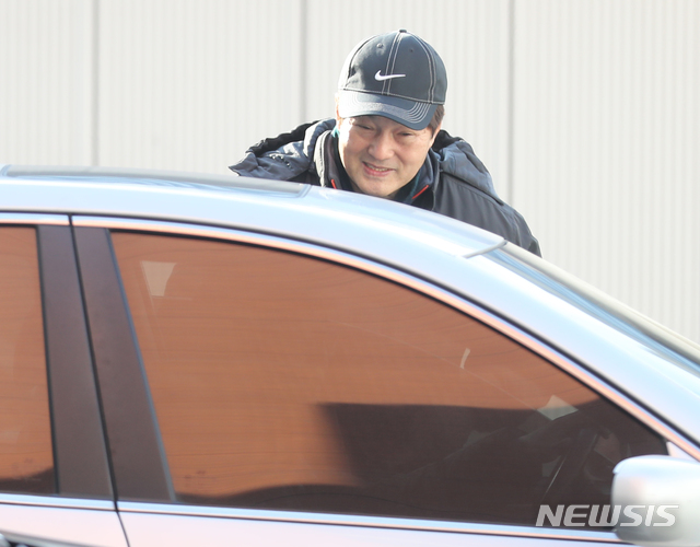 【서울=뉴시스】조수정 기자 = 주차요원으로 일하는 배우 한지일. chocrystal@newsis.com