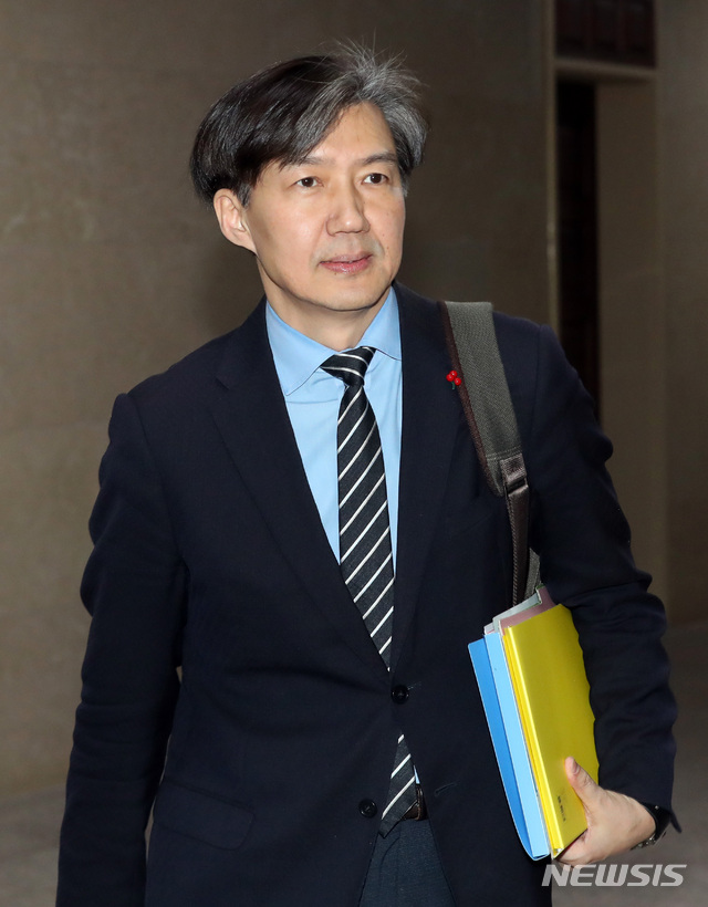 【서울=뉴시스】박영태 기자 = 조국 청와대 민정수석의 모습. 2018.12.31.since1999@newsis.com