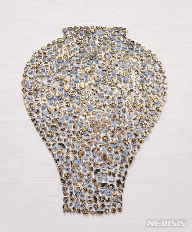 【서울=뉴시스】 슈페리어갤러리, 김소민, 황금빛 힐링을 선사하다_Ceramic_60x50cm_2018