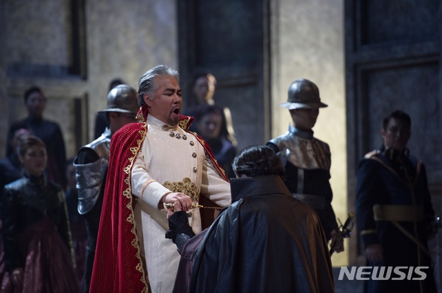 【대구=뉴시스】배소영 기자 = 사진은 대구오페라하우스 제16회 대구국제오페라축제 개막작 '돈 카를로' 공연 사진. 2018.01.02. (사진=대구오페라하우스 제공)photo@newsis.com