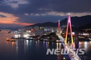 국토교통부가 3일 남해안 해안경관도로 15선으로 지정한 여수 밤바다로.(사진제공=국토부)