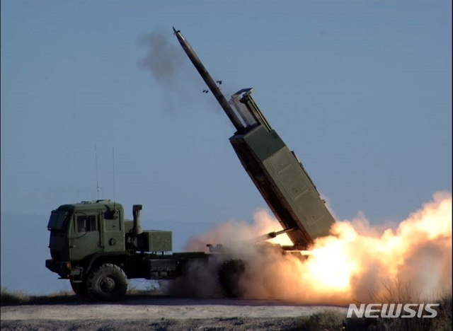 【서울=뉴시스】미군의 고속기동용 포병로켓시스템 하이마스(HIMARS)의 모습. (사진출처:위키피디아)2019.01.03.