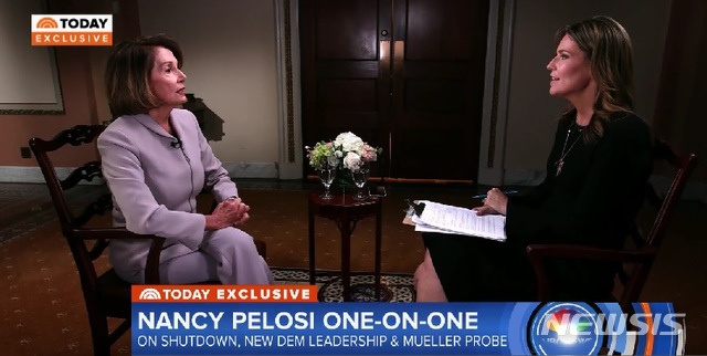 【로스앤젤레스=뉴시스】 낸시 펠로시 연방하원 민주당 원내대표가 3일(현지시간) 방영된 NBC 방송의 '투데이'와의 인터뷰에서 "도널드 트럼프 대통령은 이제 민주당이 하원의 다수당이 됐다는 사실에 더 익숙해져야 할 것"이라고 뼈있는 말을 던졌다.아울러 그는 "우리는 정치적인 이유로 대통령을 탄핵해서는 안되지만 정치적인 이유로 탄핵 추진을 회피해도 안된다"고 말했다. <사진=NBC 방송화면 캡처> 2019.01.03