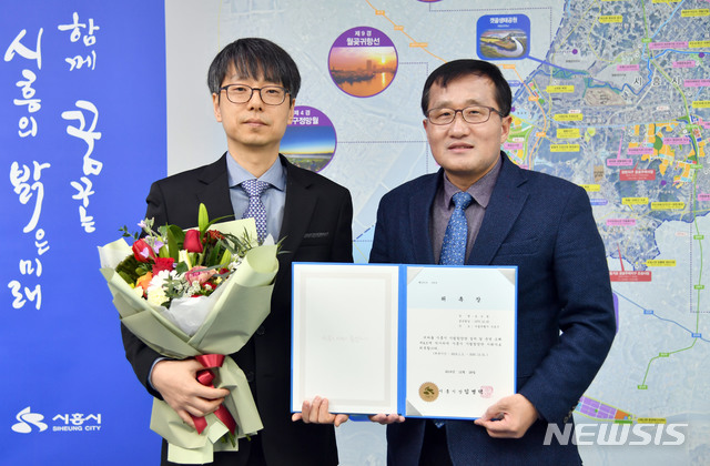 【시흥=뉴시스】 조성필 기자 = 경기 시흥시립합창단 신임 지휘자로 위촉된 송성철 지휘자. 2019.01.04 (사진=시흥시 제공) photo@newsis.com