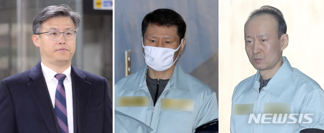 【서울=뉴시스】최진석 기자·김병문 수습기 = 박근혜 정부 시절 국가정보원 특수활동비 상납에 가담한 혐의로 재판에 넘겨진 '문고리 3인방' 정호성(왼쪽부터), 안봉근, 이재만 전 청와대 비서관이 4일 오전 서초구 서울고법에서 열린 항소심 선고공판에 각각 출석하고 있다. 2019.01.04. myjs@newsis.com