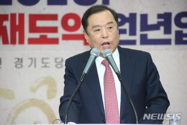 김병준 "靑인사, 왜 조국은 교체 안하나" 