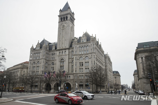 【워싱턴=AP/뉴시스】지난해 1월4일(현지시간) 미국 워싱턴D.C.에 위치한 트럼프 인터내셔널 호텔의 모습. 2020.04.22.