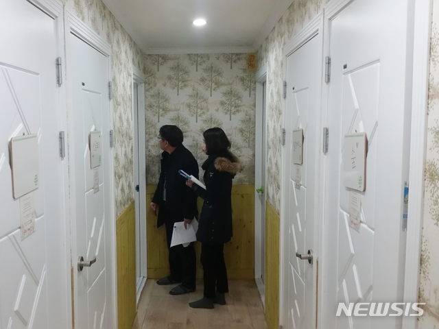 【서귀포=뉴시스】서귀포시는 지난해 12월 한 달 동안 자치경찰과 합동으로 민간 숙박업소 60여개소를 대상으로 불법 행위를 단속한 결과 총 13건을 적발해 형사고발 조치했다고 7일 밝혔다. 2019.01.07. (사진=서귀포시 제공)